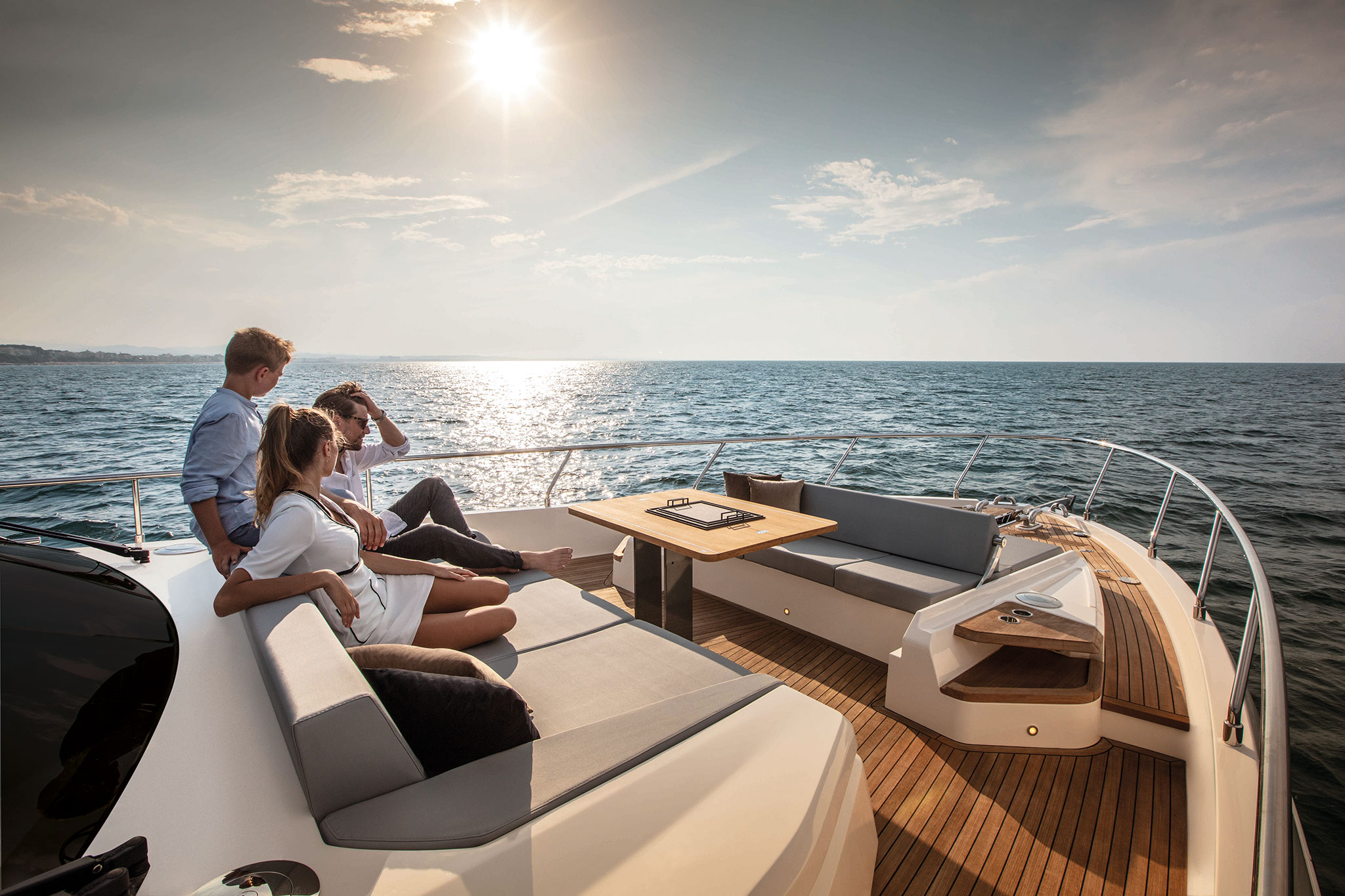 ferretti-Yachts-720- bow-lounge-yachts-france-173